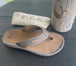 Say 'Aloha' to our Favorite Flops: Olukai